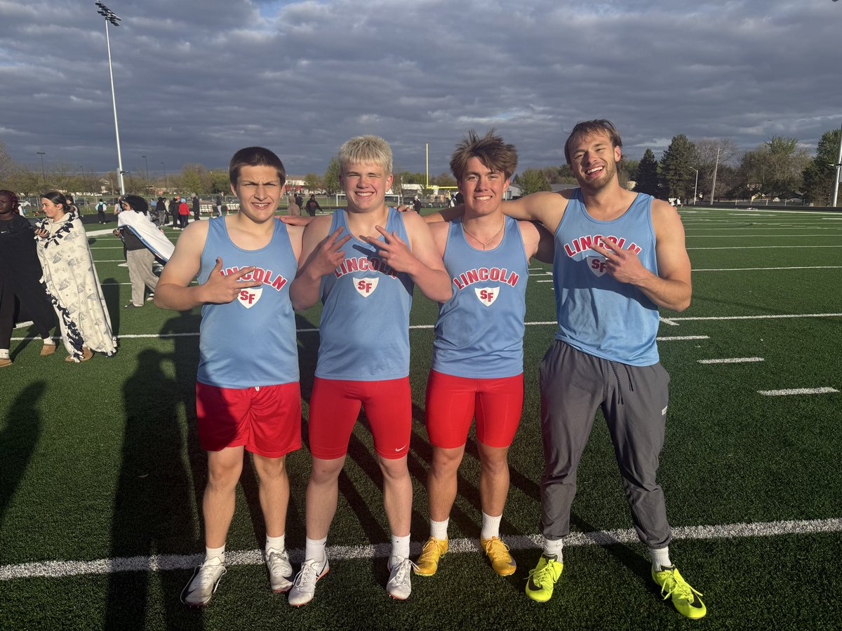 bblaalid21's tweet photo. @SFLHSPatsTrack The winning team! What a great group of throwers! https://t.co/fL1ArNlD6x