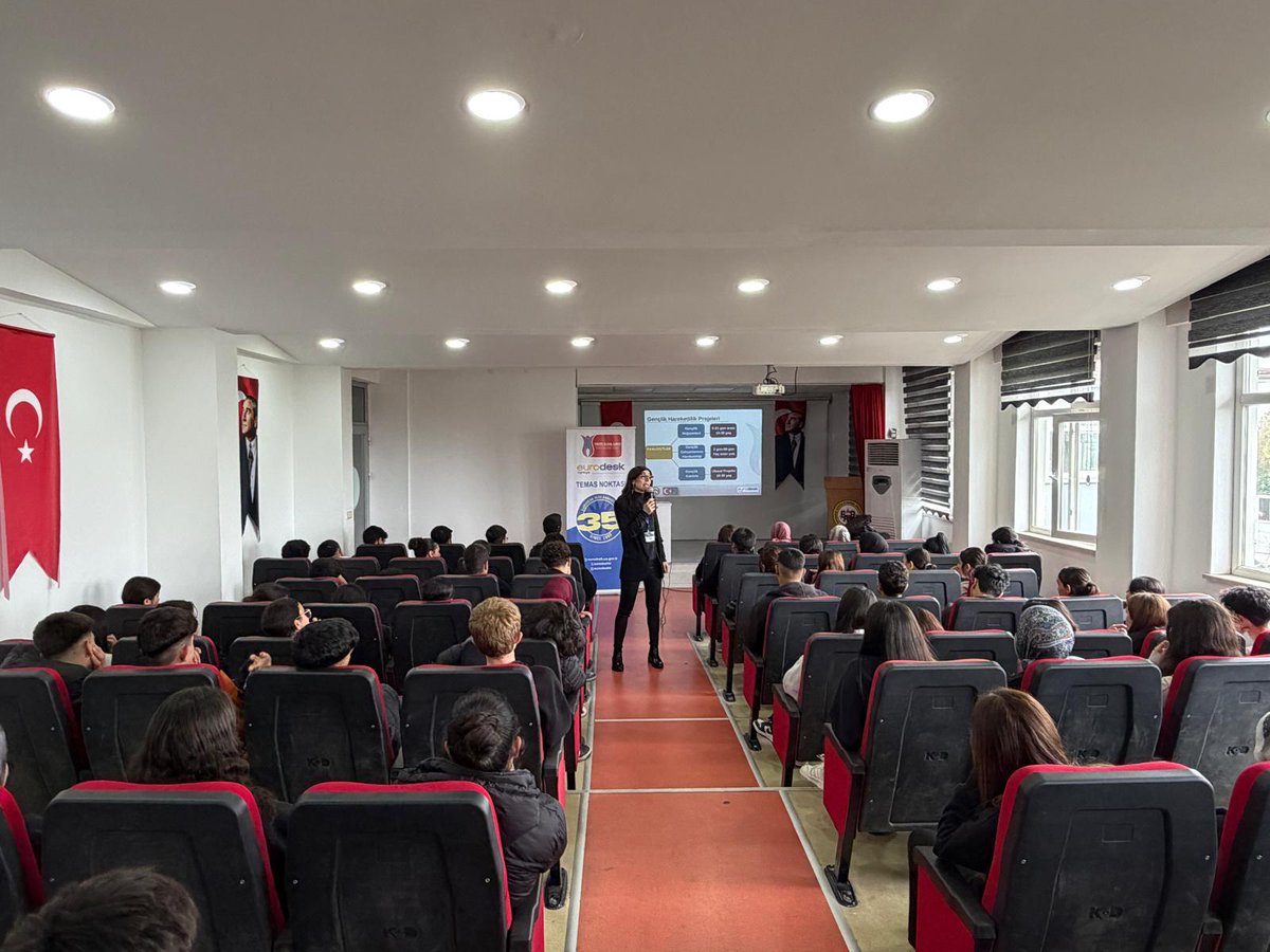 adana_ab's tweet photo. Avrupa Gençlik Haftası etkinlikleri kapsamında Adana Valiliği Eurodesk Temas Noktası olarak 5 Mayıs 2026'da Seyhan Barbaros Borsa İstanbul Anadolu Lisesinde 110 öğrenci ve 10 öğretmenin olduğu seminerde Eurodesk'i tanıtıp, gençlik fırsatlarına değindik.
@eurodesktr
@ulusalajans https://t.co/yLY66niILb