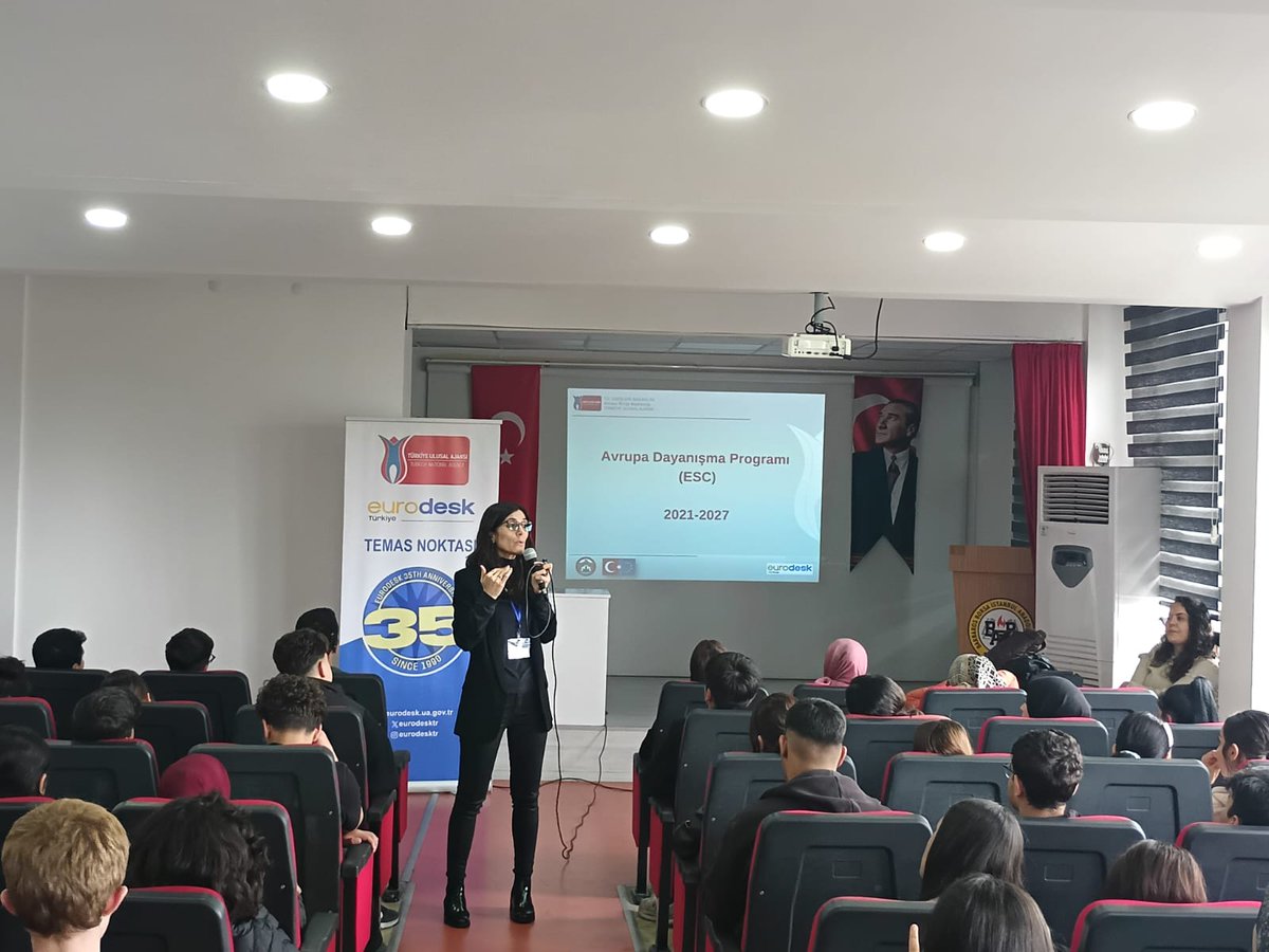 adana_ab's tweet photo. Avrupa Gençlik Haftası etkinlikleri kapsamında Adana Valiliği Eurodesk Temas Noktası olarak 5 Mayıs 2026'da Seyhan Barbaros Borsa İstanbul Anadolu Lisesinde 110 öğrenci ve 10 öğretmenin olduğu seminerde Eurodesk'i tanıtıp, gençlik fırsatlarına değindik.
@eurodesktr
@ulusalajans https://t.co/yLY66niILb