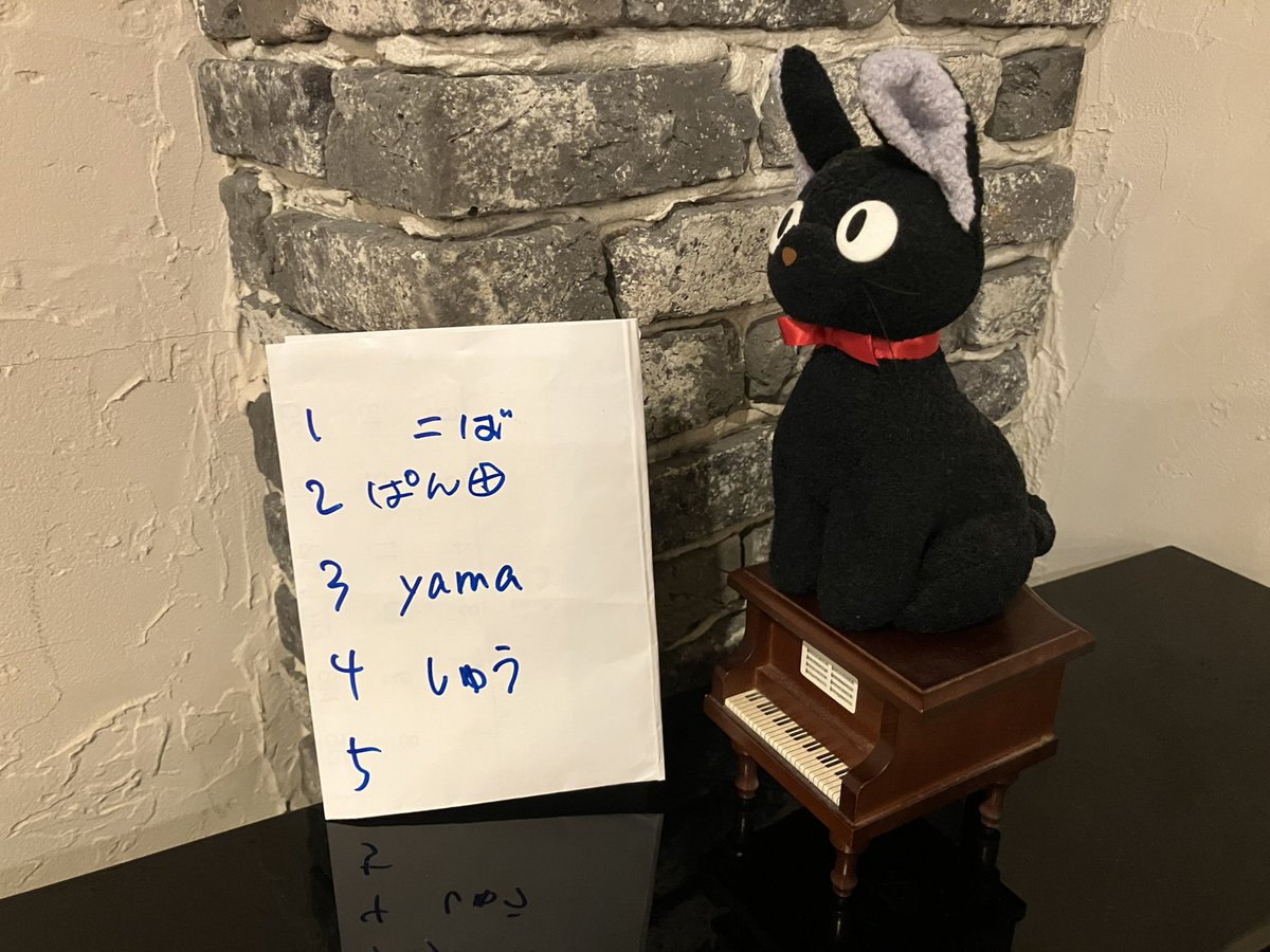 今日は“ウクレレ cafe”集まりでした。
今回は4人と少なかったです…
きっとGWだから❓❓

でも旧古河庭園から流れてきた人たちでcafe TANTANは満席になり、ミニライブみたいになりました😅

ウクレレもコンサート、バリトン、ソプラノとそれぞれ、インスト、弾き語り。

シメは“楓”で👍

#ウクレレ