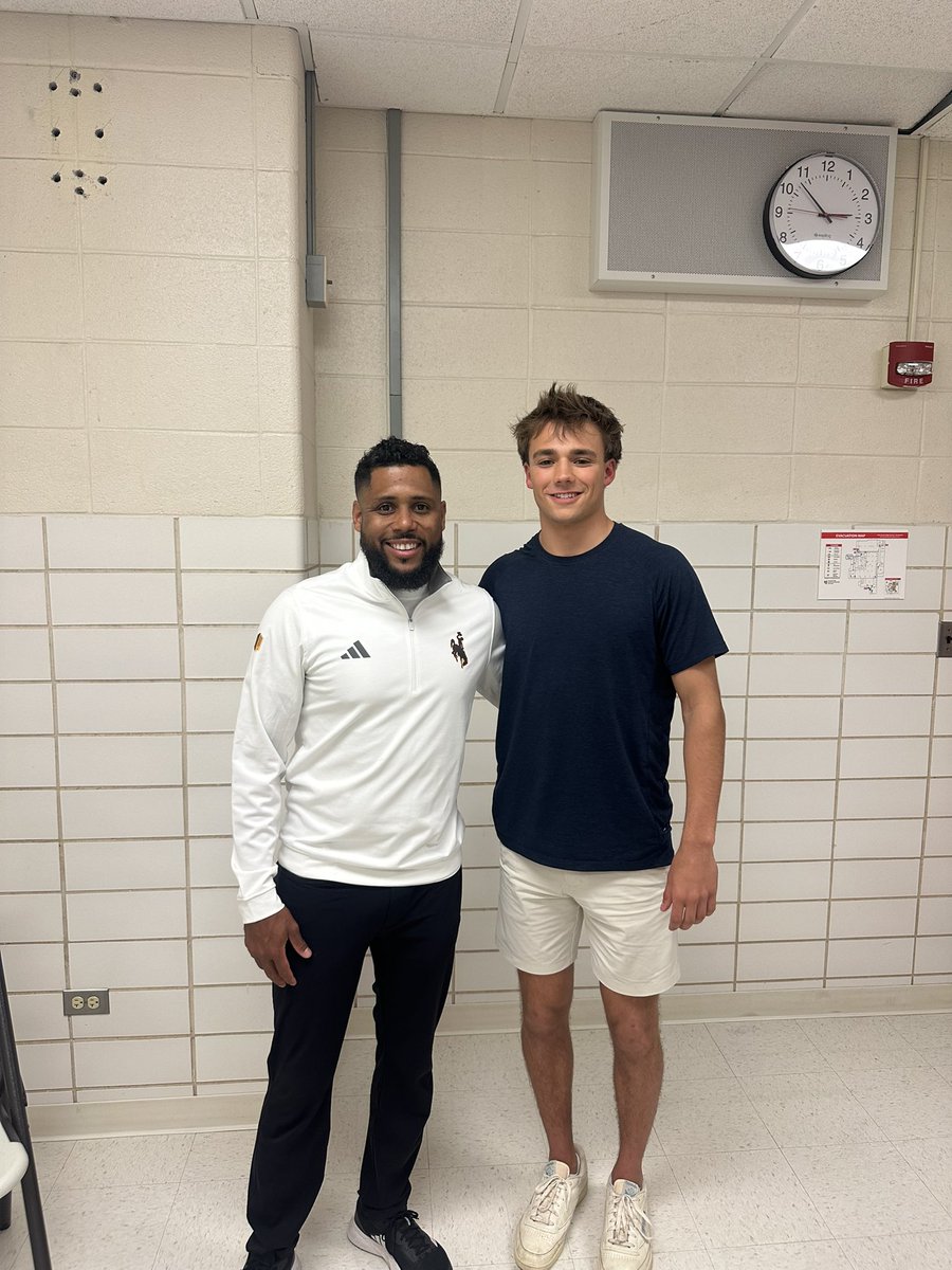 jackburger_2027's tweet photo. Thank you @CoachJBHall for taking the time to speak with me! Also, thank you to all the other coaches who have stopped by this week! #scoutpride https://t.co/vB8ernJcKR