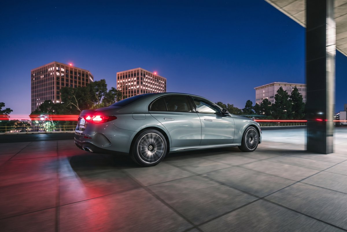 MAGROUND's tweet photo. This Mercedes E-Class was placed into a real-world MAGROUND backplate using the new 3D Camera Flow in PRO+.

Match perspective, adjust camera, and position your vehicle with precision.
What used to take hours of manual setup now happens in minutes.

Built on real photography. https://t.co/bFSz5qNOB0
