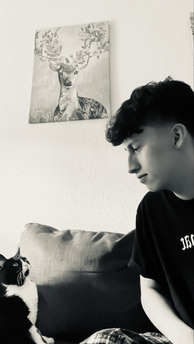 Sebassisback's tweet photo. Solamente quiero agradecerte lo feliz que me hiciste te fuiste hace 1 mes y hace 2 días fue tu cumpleaños. Aprovecho para desearte feliz cumpleaños, viniste a mi vida siendo un niño y me hiciste todo un hombre, extrañare todas tus cosillas y tus manias. Pero eso era lo que amaba. https://t.co/v6zpz9Vp4g