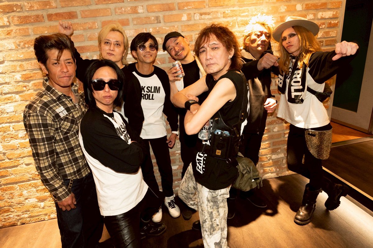 d_suke0811106's tweet photo. 1ヶ月程首都圏で数本LIVEをやってきましたが、毎回イベントの大事なポジションを任せてくださって本当に感謝

そして迎えた昨日、我々を選んでいただけて本当に光栄でした！

次は久々遠征ですが1ヶ月の成果をお見せできれば

三重、岐阜の皆様よろしくどうぞ！

photo by MAYUMI @SOxWHAT_88 https://t.co/6C0qQjzFxB