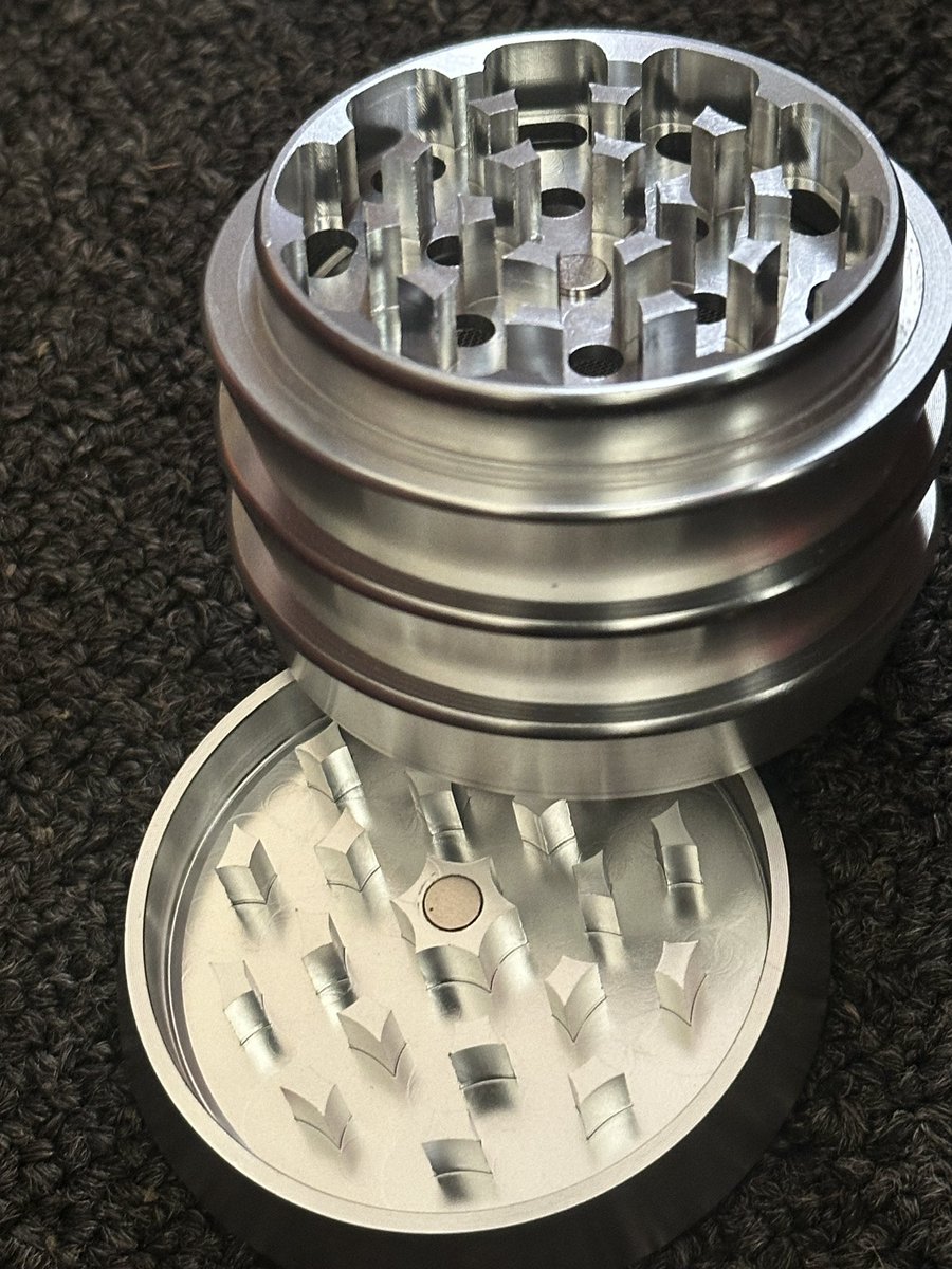 Buds__Shop's tweet photo. Which Brand of grinder are u using? text us for all your smoking accessories 🫡👌🏿✌🏾 https://t.co/HQCwhX9muP