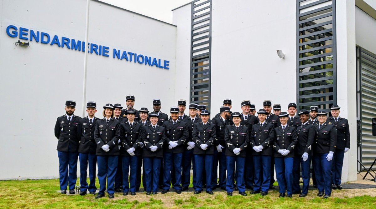 JPDugoinClement's tweet photo. 👮🏼  Présent ce matin à la cérémonie d’inspection annuelle de la Brigade Territoriale de Gendarmerie de Mennecy avec @GrosAurelie , Karl Dirat, Julien Schenardi, ainsi que les Polices Municipales et les Sapeurs-Pompiers de nos communes.￼
🇫🇷 Lors de cette cérémonie dirigée par le Commandant de la Compagnie de Gendarmerie d’Evry, le Lieutenant-Colonel Sylla, trois militaires de la Brigade ont reçu un Témoignage de Satisfaction en Raison de leurs mérites.
📊 Après la cérémonie, l’inspection s’est poursuivie avec un examen du rapport d’activité permettant notamment de rappeler que ￼la BT de Mennecy, qui couvre aussi les communes de Villabé, d’Ormoy et du Coudray-Monceaux a réalisé l’année dernière :
- 1230 interventions,
- 285 gardes à vue,
- A tenue un délai moyen d’intervention inférieur à 11 minutes, de jour comme de nuit.
@Gendarmerie_091 @Gendarmerie