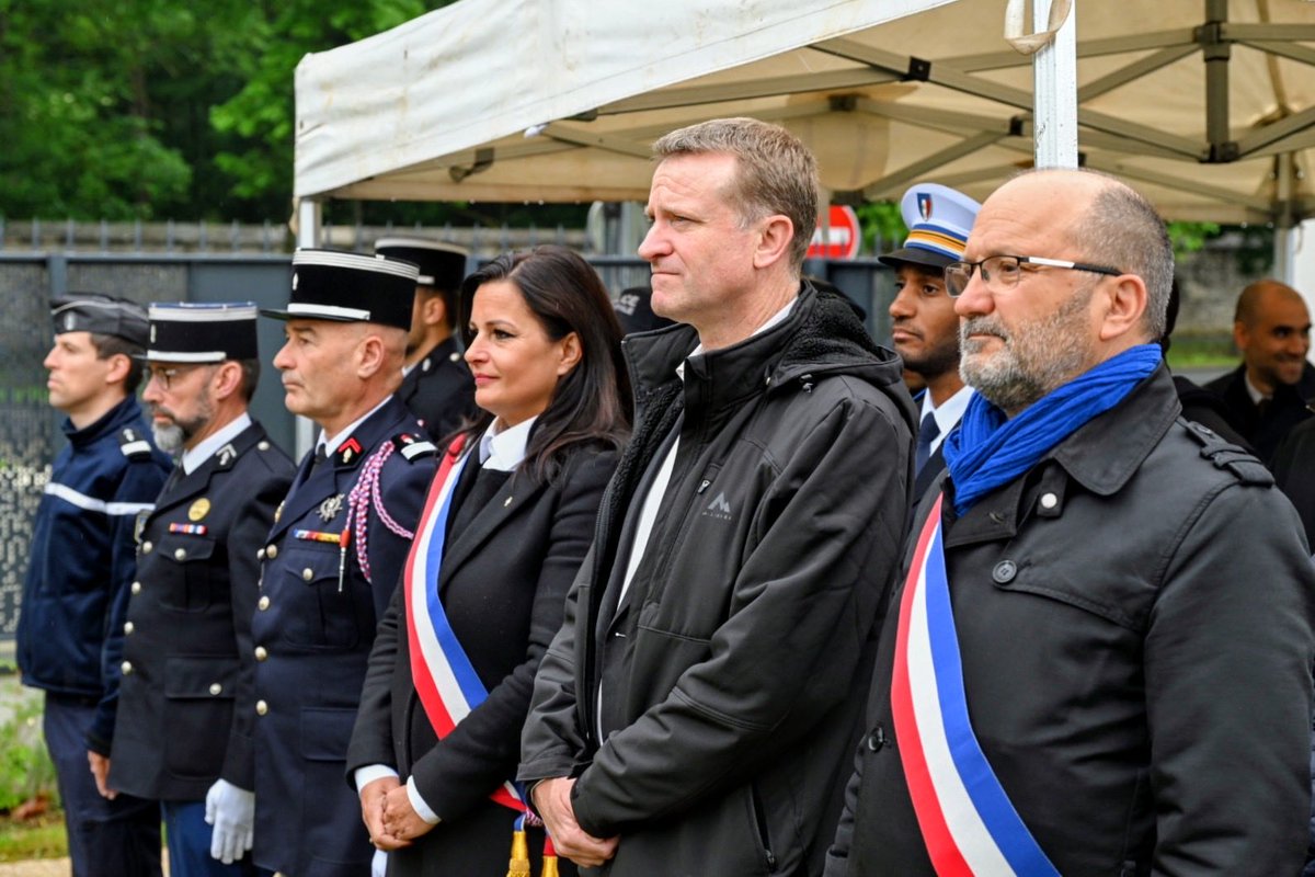 JPDugoinClement's tweet photo. 👮🏼  Présent ce matin à la cérémonie d’inspection annuelle de la Brigade Territoriale de Gendarmerie de Mennecy avec @GrosAurelie , Karl Dirat, Julien Schenardi, ainsi que les Polices Municipales et les Sapeurs-Pompiers de nos communes.￼
🇫🇷 Lors de cette cérémonie dirigée par le Commandant de la Compagnie de Gendarmerie d’Evry, le Lieutenant-Colonel Sylla, trois militaires de la Brigade ont reçu un Témoignage de Satisfaction en Raison de leurs mérites.
📊 Après la cérémonie, l’inspection s’est poursuivie avec un examen du rapport d’activité permettant notamment de rappeler que ￼la BT de Mennecy, qui couvre aussi les communes de Villabé, d’Ormoy et du Coudray-Monceaux a réalisé l’année dernière :
- 1230 interventions,
- 285 gardes à vue,
- A tenue un délai moyen d’intervention inférieur à 11 minutes, de jour comme de nuit.
@Gendarmerie_091 @Gendarmerie