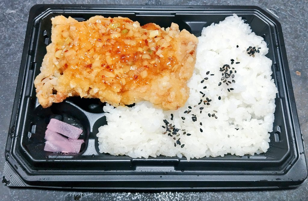 ウラポン tweet media