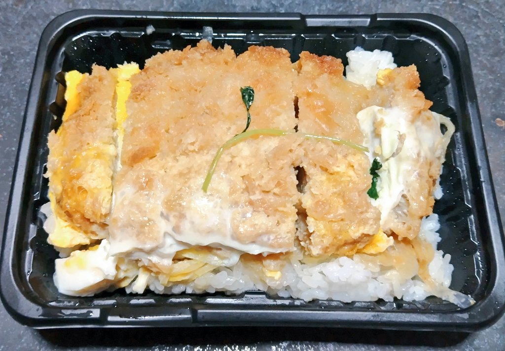 ウラポン tweet media