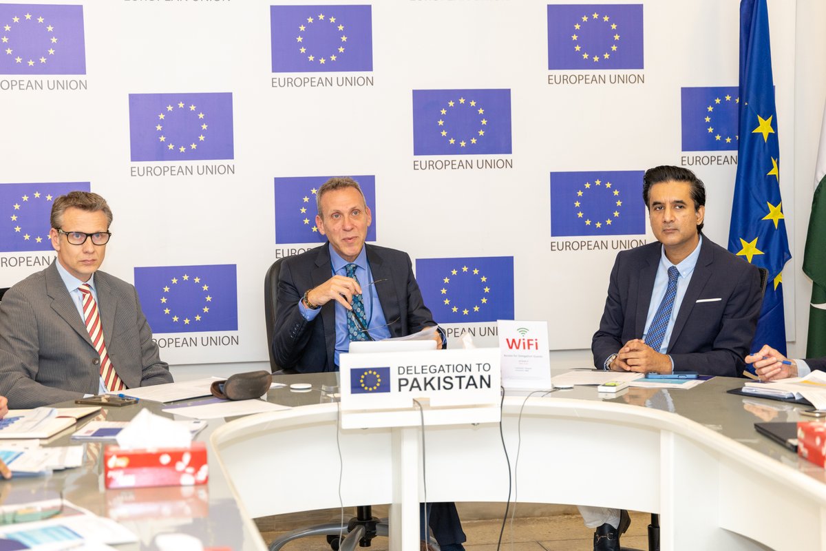 UNDP_Pakistan's tweet photo. As the @EUPakistan 🇪🇺-funded Deliver Justice Project nears its completion, Muhammad Hamza Shafqaat, Additional Chief Secretary, @HomeDeptGob, Balochistan, chaired the Steering Committee meeting to review the progress of the project jointly implemented by @UNDP_Pakistan, @UNODCPakistan, and @unwomen_pak.

Under this initiative, across Balochistan, #UNDPinPakistan:
📚 Equipped 2,878 individuals (57% women) with legal awareness so that they can claim their rights
⚖️ Improved access to justice for 220 individuals (28% women) through free legal aid
👩‍⚖️ Trained 295 justice sector stakeholders to strengthen people-centred service delivery
🤝 Strengthened Alternate Dispute Resolution through the refurbishment and operationalization of 7 mediation centers, which demonstrated a case resolution rate of 70%.

Together with our partners, we remain committed to bringing justice to the people in Pakistan.