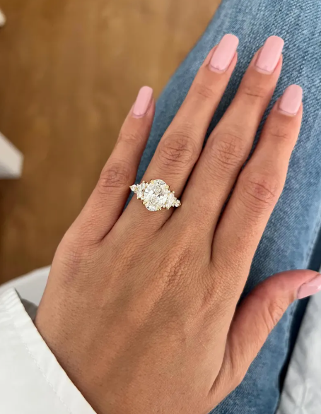 IlanieH's tweet photo. Not all diamonds are equal

This 3.70ct Oval E-VVS2 IGI Certified lab-grown diamond is USA-grown for true brilliance, no bowtie, no color tint, just pure fire.

Order Here: https://t.co/BFUuYLAiZk

#LabGrownDiamonds #EVVS2 #EngagementRing #LuxuryJewelry https://t.co/asuqTFFgcA
