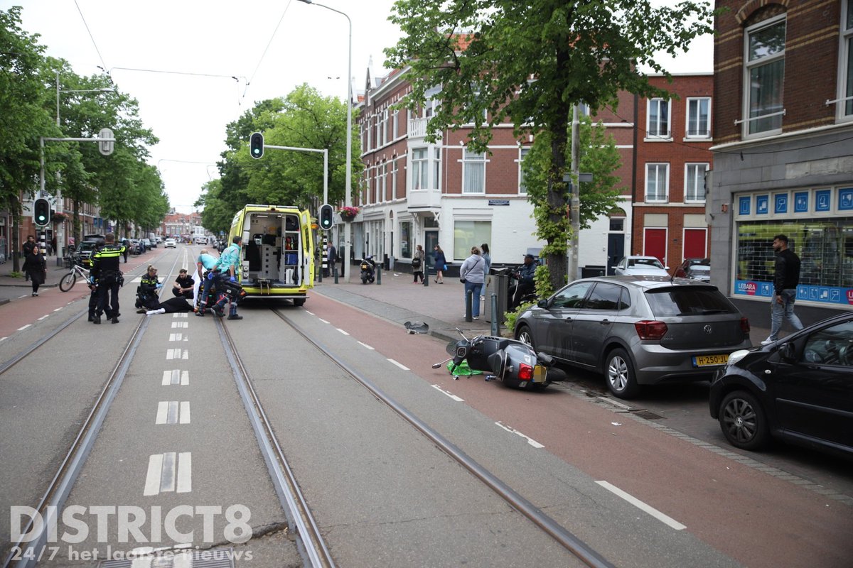 Aanrijding tussen voetgangster en motorscooter in Den Haag