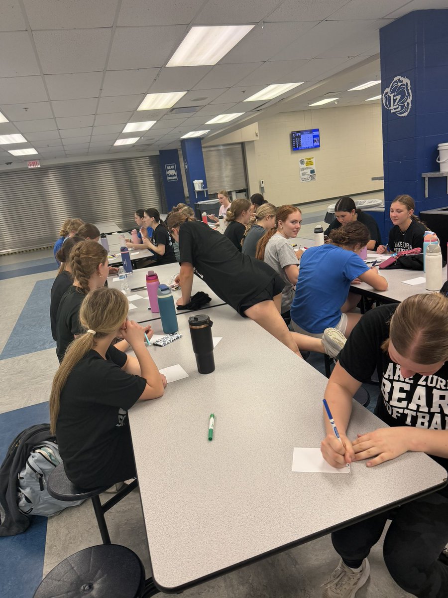 LZHS Softball tweet media