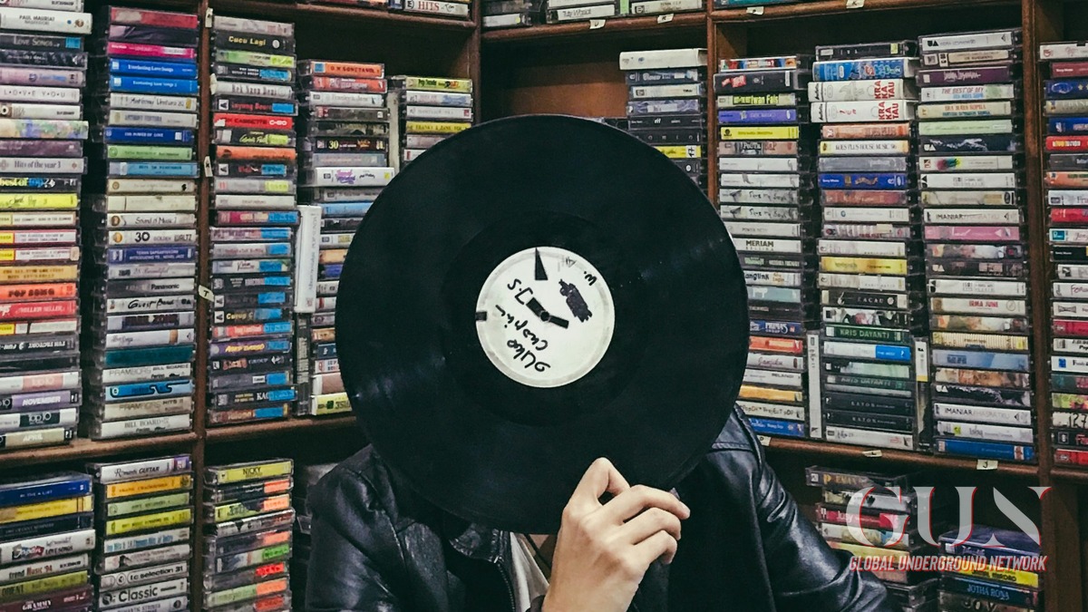 GUNetwork1's tweet photo. r/indieheads just banned record label accounts posing as regular users to hype their own artists. the astroturfing got so obvious even Reddit noticed. https://t.co/9f8abtcYfS