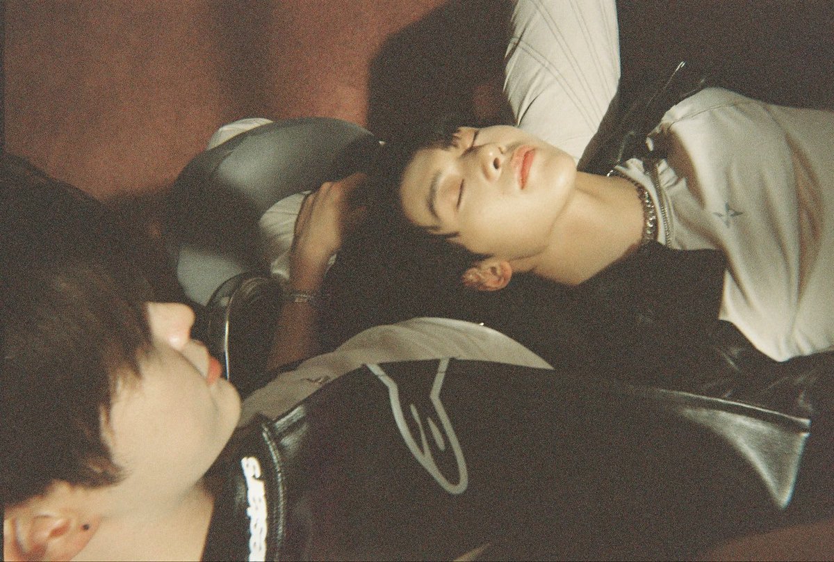 some things will just never change…. a reliable leader’s lap for his members🥹❤️