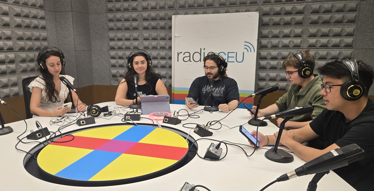 RadioCEU's tweet photo. INFORMATIVOS está ON AIR🚨🚨 con nuestros colaboradores @Diego_Estelles, @lolacaballeer, @CarolinaGabaldo, @c_zhanzhi y @poortooo https://t.co/HmjZaeZVF2