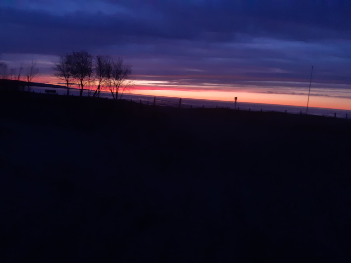 Happy Hump Day 
This was Last Nights' Sunset.

~ J🌅