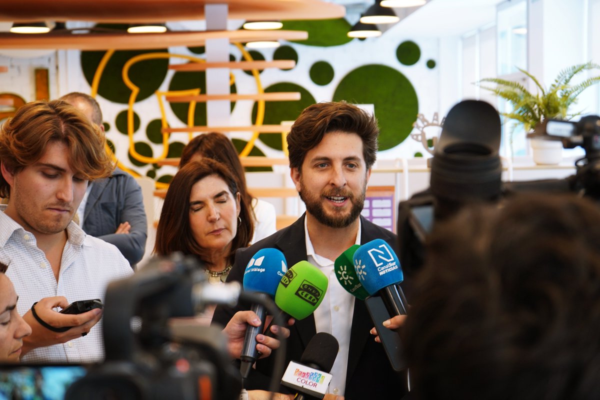 ArrabalAID's tweet photo. “Creciendo contigo” resume 34 años de trabajo en Málaga y Cádiz acompañando a personas y creando oportunidades. Nuestra memoria 2025 refleja este recorrido compartido: 18.531 personas acompañadas y más de 2.000 inserciones laborales. 📌Mírala aquí: https://t.co/1d1VTA9xU6 https://t.co/uR0pmT8DgS