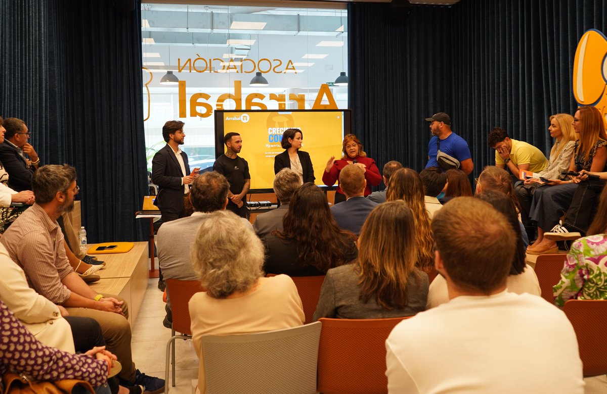ArrabalAID's tweet photo. “Creciendo contigo” resume 34 años de trabajo en Málaga y Cádiz acompañando a personas y creando oportunidades. Nuestra memoria 2025 refleja este recorrido compartido: 18.531 personas acompañadas y más de 2.000 inserciones laborales. 📌Mírala aquí: https://t.co/1d1VTA9xU6 https://t.co/uR0pmT8DgS