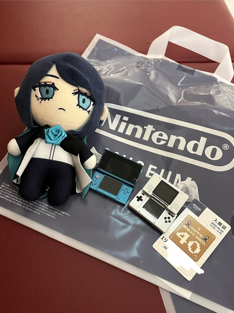 AdoTokyo's tweet photo. 誕生日のお祝いにニンテンドーミュージアムに行きました。一人2個まで、欲しかったDSを両方ともゲットできました~ https://t.co/gegJWNuPsZ