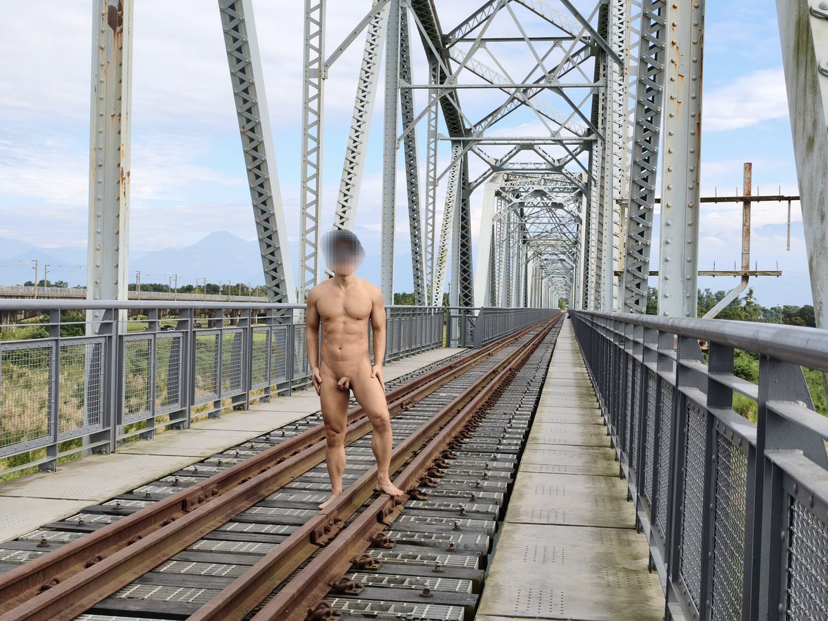 Naked on the railroad 🚆