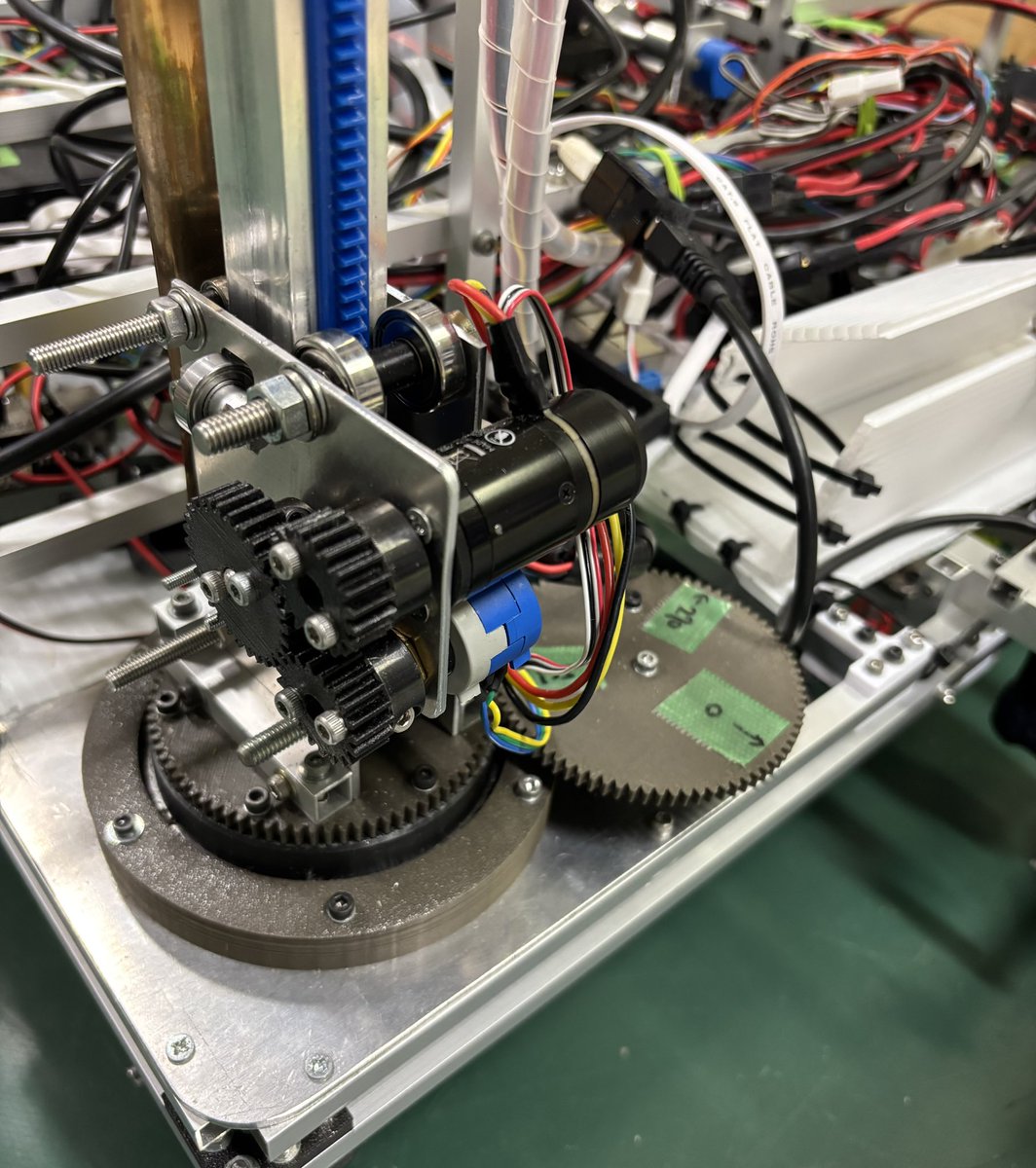 RobokenShinshu's tweet photo. まずは今シーズンの機体の目玉！
完全新規開発の伸縮独ステです！ https://t.co/dJqmI9iSdo