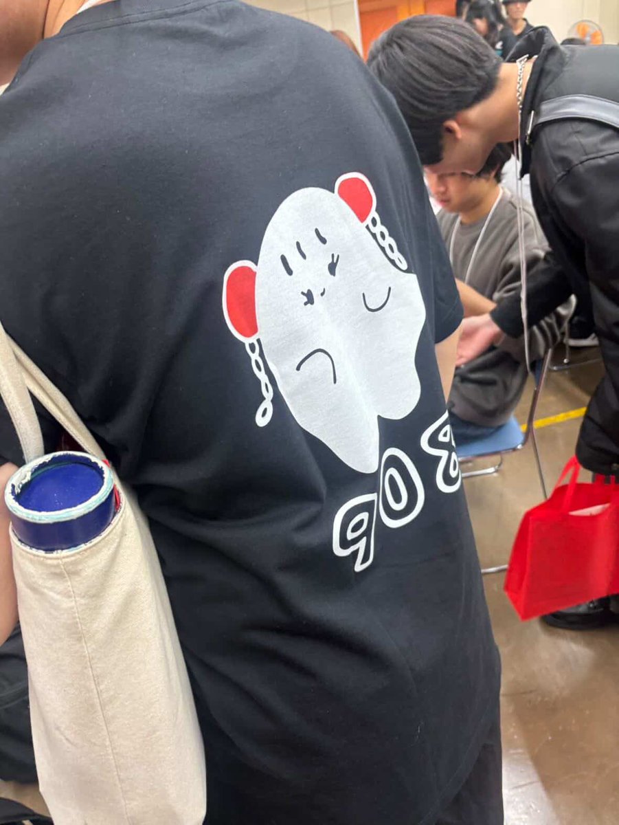 kureha_yoko's tweet photo. 蟲神器の大会で私のTシャツ着てくれた人が居るらしくてBIGLOVEなんだがwwwww

私も行きたかった〜❗️❗️❗️❗️

 #蟲主万博 https://t.co/x3AJLETyZz