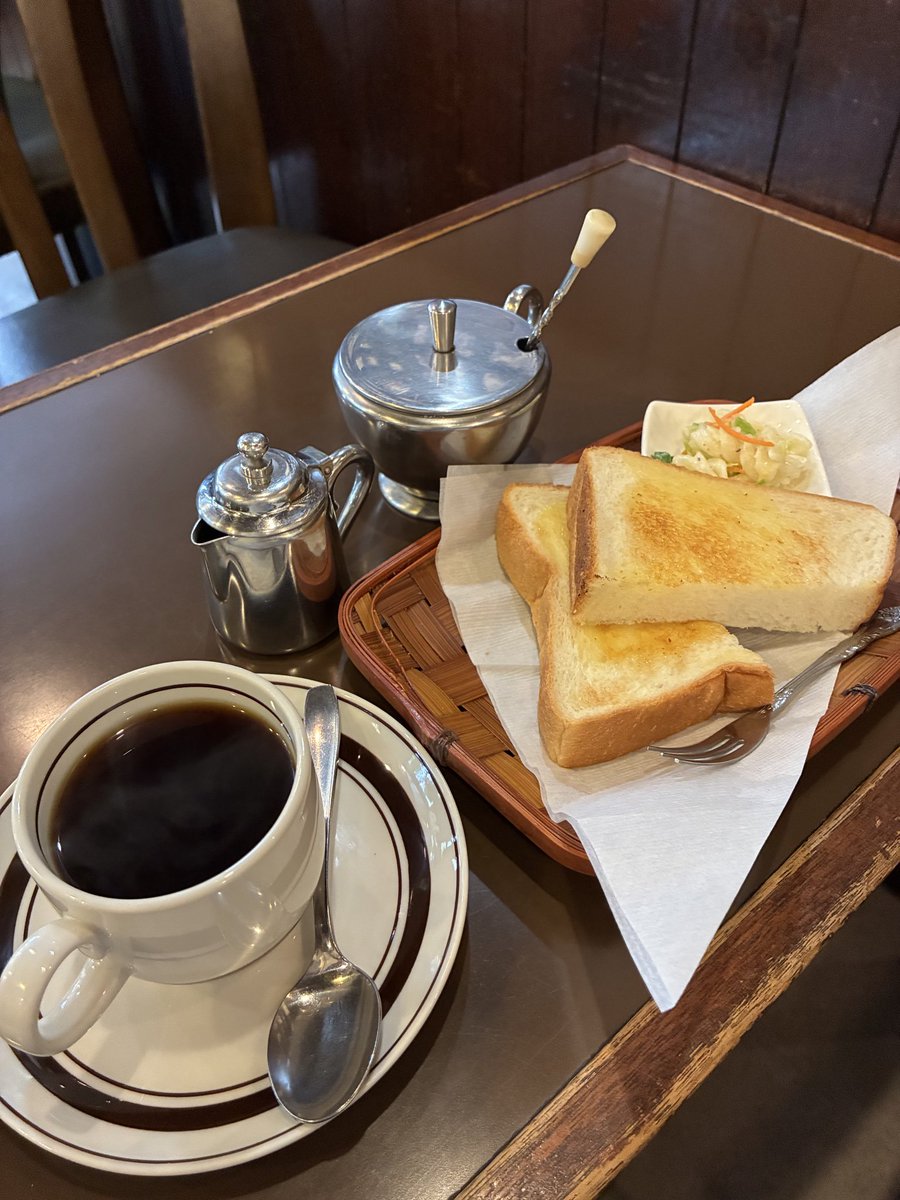 錦糸町でお気に入りの喫茶店でモーニングを頂く。コーヒーが美味い。トーストの焼き加減が絶妙。来年で創業60年の老舗。いつまでも続いて欲しい名店である