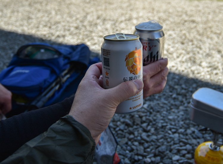 No9d_moll's tweet photo. 雲一つな無いとはいかなかったけど富士山も綺麗に見えました。黒はんぺんを肴に乾杯🍻
打ち上げは「すみ火まるてん伊勢原店」駅前で13時からやってる！写真はハツ刺し、美味😁 #大山 #丹沢 https://t.co/YKlRqhyeTT
