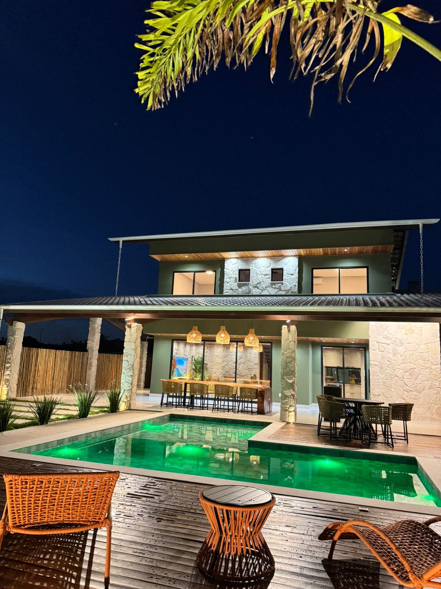 Casa de luxo Condomínio Moradas da Praia Ilhéus BA

MOBILIADA LUXO (em fase de acabamento dos móveis)
40m da praia
6 suítes
piscina
churrasqueira
deck
5 vagas
500m2 de terreno
280m2 construídos
11 98783-3827