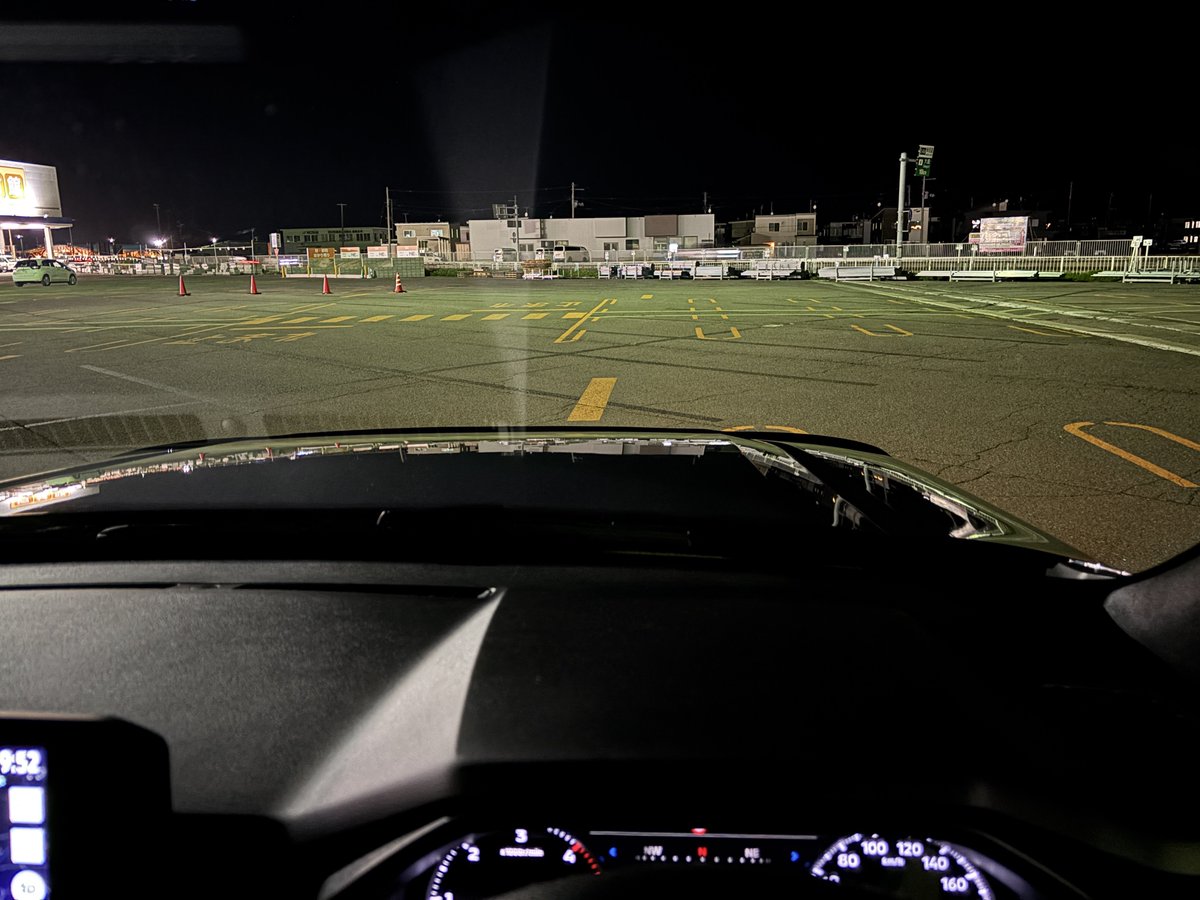 ce111sj's tweet photo. 黄砂花粉の4月を洗車せずに過ごし、傷とシミに泣かされながらとりあえずの輝きを取り戻す。
洗車機に入れる車に乗り換えたい。けど乗り換えたい理由はそれだけ。
それ以外はどんな車も敵わないと思うくらい、なんでもできるいい車。

ボンネットに景色映り込むとやっぱ運転しててテンション上がるわ。 https://t.co/UUMJPSXFYW