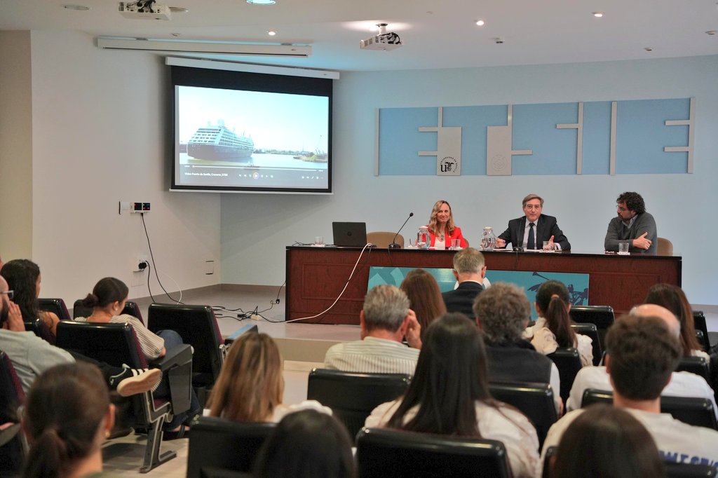 PuertoDeSevilla's tweet photo. Hemos presentado la exposición con los mejores trabajos académicos sobre el diseño de la futura Terminal del Cruceros del @puertosevilla en el Distrito Urbano Portuario. 

Es posible visitarla en el hall de la @ETSIESEVILLA de @unisevilla.

¡Gracias por vuestras grandes ideas! 🤗 https://t.co/KRimBhADPp