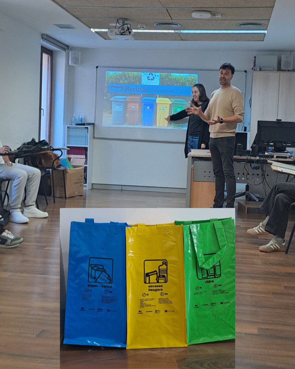 CNLTE's tweet photo. El COPATE ha realitzat un taller sobre reciclatge amb alumnat de nivell inicial de Tortosa ♻️

Una activitat que els ha ajudat a aprendre català mentre descobrien com reciclar correctament!

@Copate_TE https://t.co/U97oqTlCFD