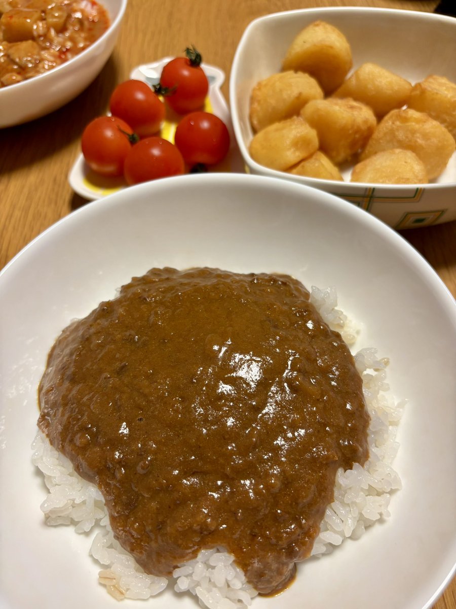 うちの人がごはんいらないと言ってきたので、今日はレトルトカレー。ジンジャーキーマカレーおいしかった。