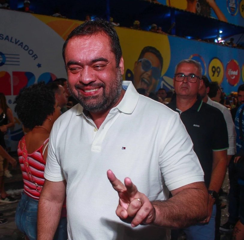 Cláudio Castro usou AVIÃO DO ESTADO para curtir F1 e Carnaval em Salvador enquanto afundava o Rio!

Enquanto isso: R$ 1 bilhão dos aposentados para o Banco Master, funcionários fantasmas na folha de pagamento e mala de dinheiro.
