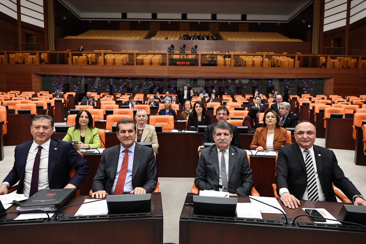 📍 TBMM 

Kamu kurumlarında Yardımcı Hizmetler Sınıfı’nda (YHS) görev yapan personeller, yıllardır süregelen adaletsizliğin sona ermesini bekliyor. Eğitim durumları, görev yaptıkları birimler ve mesleki yeterlilikleri dikkate alınarak; Genel İdari Hizmetler (GİH) ve Teknik