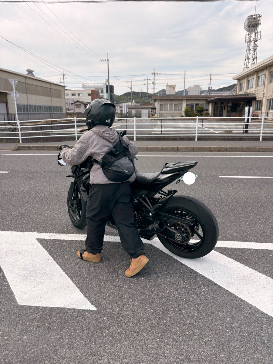 エリ tweet media