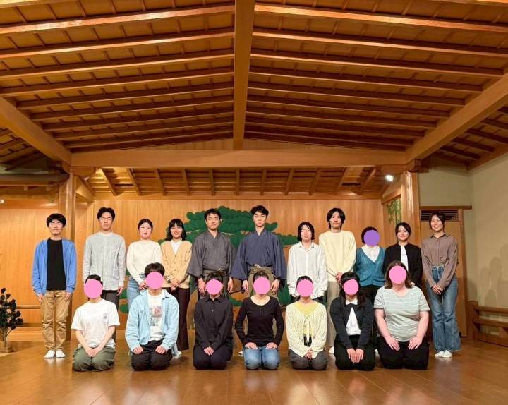 rokkyoren's tweet photo. 【野村裕基先生による狂言ワークショップ】
4月29日に六狂連主催の新歓特別イベント、狂言ワークショップが開催されました。野村裕基先生、飯田豪先生に狂言とは何か、古典芸能の魅力について教えていただきました！
新入生も興味を持って聞いてくれていました✴
先生方、ありがとうございました。 https://t.co/noyl4ipRNT