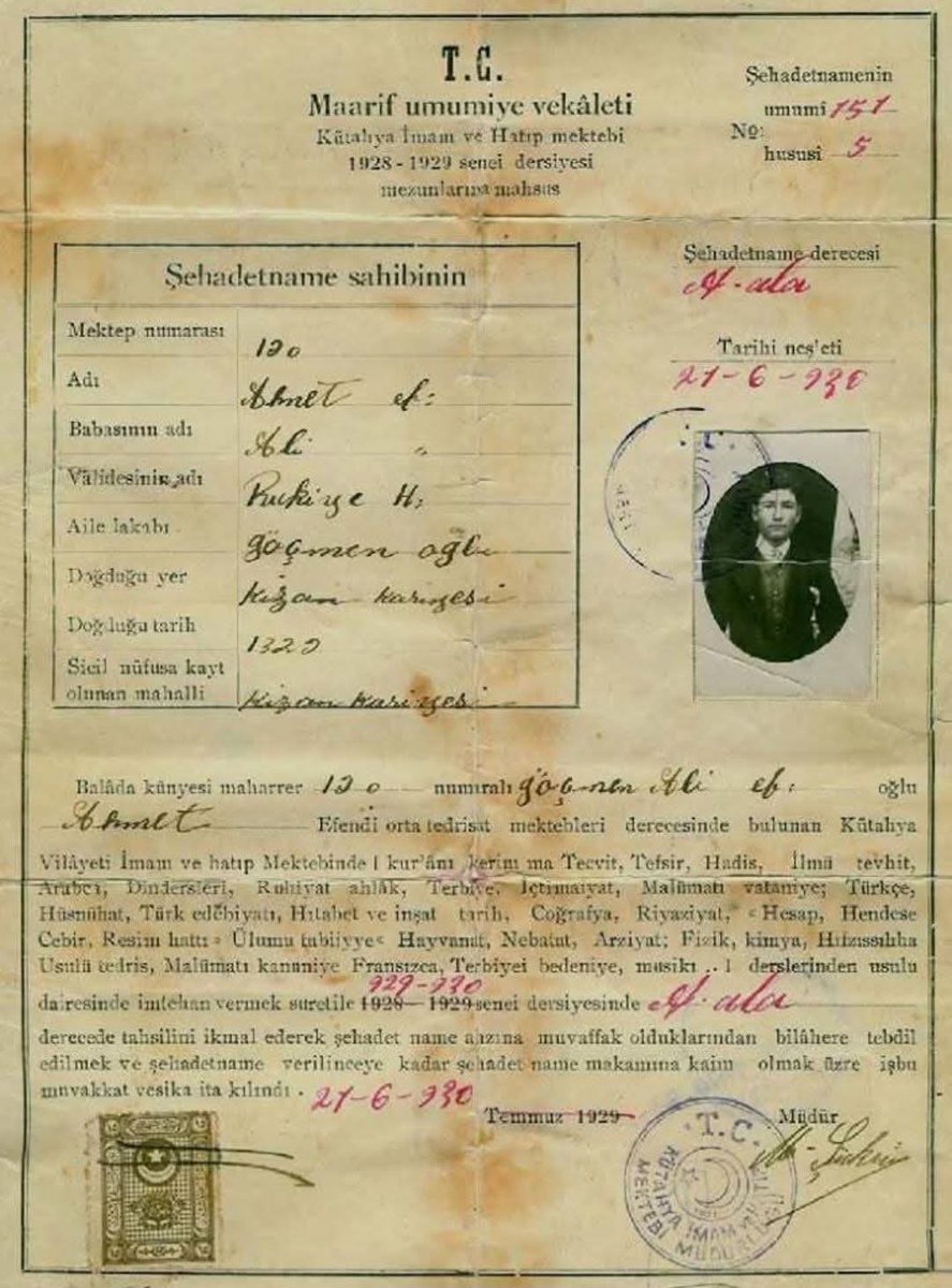 KemalistAdam11's tweet photo. “Atatürk döneminde din yasaktı” diyenlere bir belge

1929-1930 yılına ait Kütahya İmam Hatip Mektebi diplomasında okutulan bazı dersler

• Kur’an-ı Kerim (Tecvit)
• Tefsir
• Hadis
• İlm-i Tevhid
• Din dersleri
• Ahlak
Ayrıca:1qq
Türkçe, Edebiyat, Tarih, Coğrafya, Matematik, Fizik, Kimya, Fransızca, Musiki…
Yani o dönemde eğitim hem dinî ilimleri hem uygar bilimleri birlikte içeriyordu