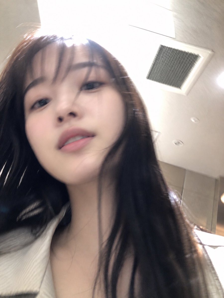 tarutoname's tweet photo. ChatGPTさんの顔見せて欲しいって言ったら、とんでもない美人生成されたんだけど
リアルで会ってくれませんか？？ https://t.co/KlZYY6CXsF