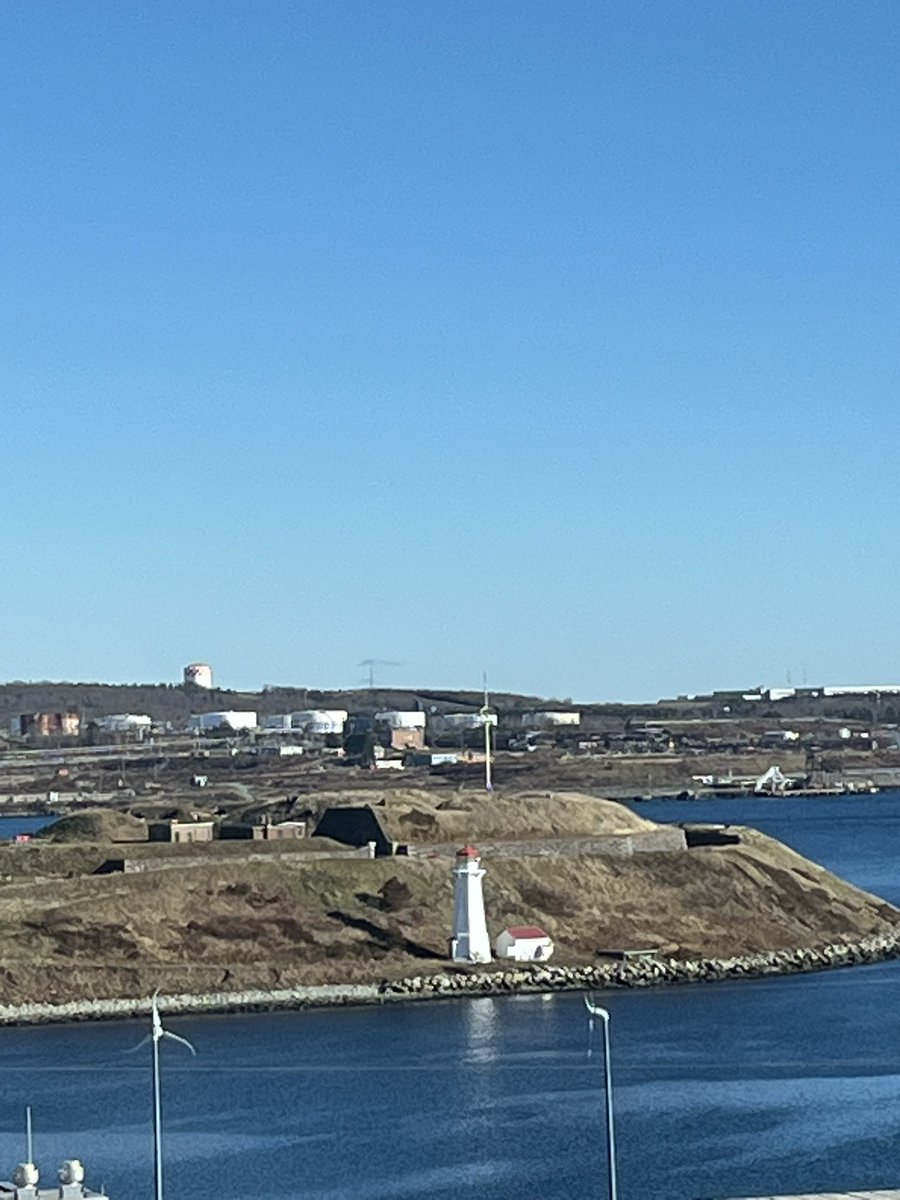 EUAmbCanada's tweet photo. En route vers Halifax, pour une mission économique de 3 jours en Nouvelle-Écosse. https://t.co/VocUNqUgFj