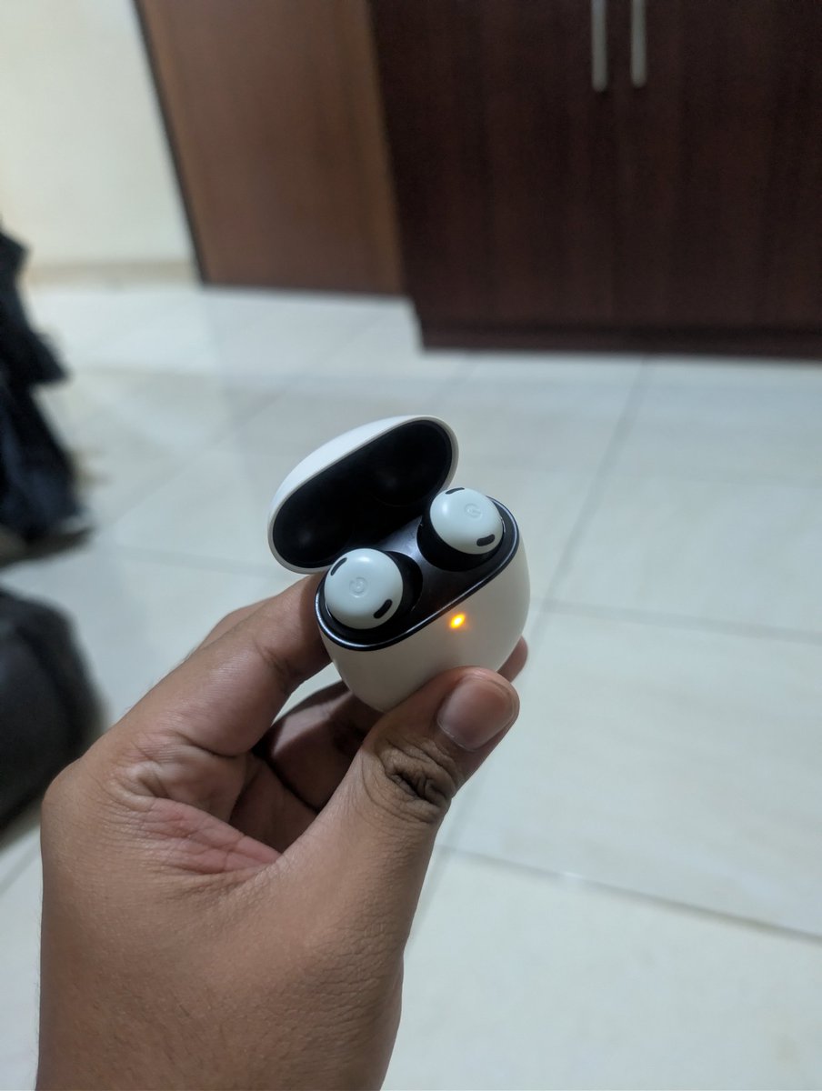 masihsacho's tweet photo. Facebook marketplace hunting kali ini dapet barang worth lagi wkwkwk memang surga ni fb marketplace, kapan lagi pixel buds pro 500rb an https://t.co/9gJxh9yPXa