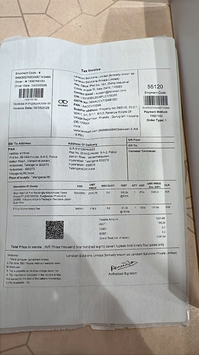 dinakarMS's tweet photo. @Lenskart_com worst shopping experience. We were cheated in broad daylight in the lenskart store. The frame we selected and bought was ₹1400 online but we were charged ₹2900 for the frame the product id used in the billing was wrong.  Ord No:1338755120.
@jagograhakjago https://t.co/1RzRFbYHIx