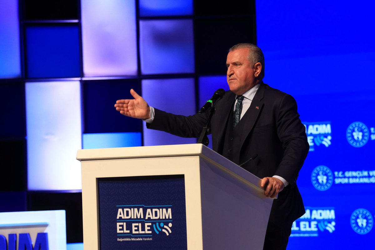 OA_BAK's tweet photo. Cumhurbaşkanı Yardımcımız Sayın @_cevdetyilmaz’ın teşrifleriyle; gençlerimizi her türlü bağımlılık riskinden koruyacak “Adım Adım El Ele: Bağımlılıkla Mücadele” hareketimizi başlattık.🇹🇷

Kurumlarımızı, sivil toplum kuruluşlarımızı, ailelerimizi ve gençlerimizi topyekûn seferberlik ruhunda buluşturan bu hareketle; gençlerimizi üretime, spora ve sağlıklı yaşama yönlendiren güçlü bir mücadeleyi hep birlikte büyütüyoruz.

Çünkü bu mücadele istikbâlimize sahip çıkma mücadelesidir.

Her bir gencimize aynı kararlılıkla sesleniyoruz: Sen Değerlisin!💙