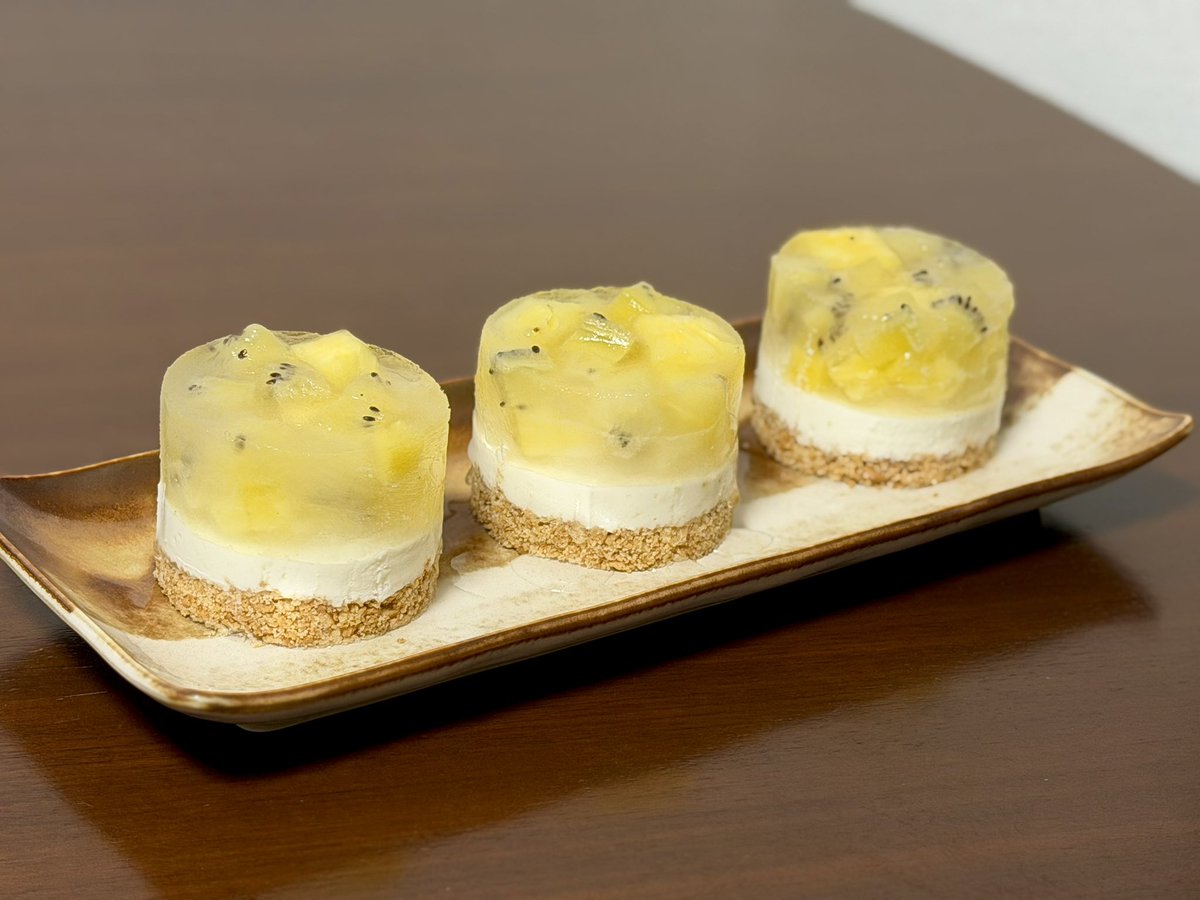 sa_to_oon's tweet photo. ゴールデンな果物を使ったケーキ https://t.co/cV0pFrw4ol