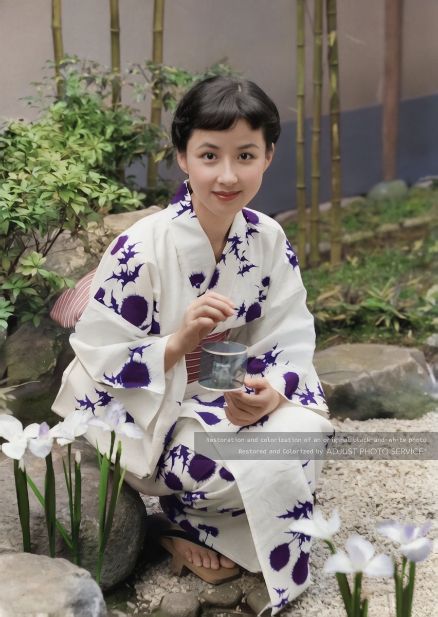 MikiAdjust's tweet photo. 八千草薫さん（1931-2019）
宝塚歌劇団時代の1950（昭和25）年頃（カラー化写真・再掲2026バージョン）
#colorization　#精密カラー化 https://t.co/j4LmQD9nQT