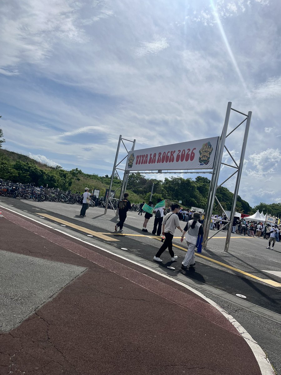 megu_69's tweet photo. 例年通りではあるんだけど、予定がなかった4-6日はビバラガーデンで過ごした。10年以上前にサーキットイベントで埼スタ来たことあって普通にフェスとかは難しそうって思ってたけど意外と出来るもんだね。今年限りなの勿体無いな！って思ったのでビバラ以外でも夏冬を除いて使って欲しい今年も感謝です https://t.co/rTzEYeYXy2