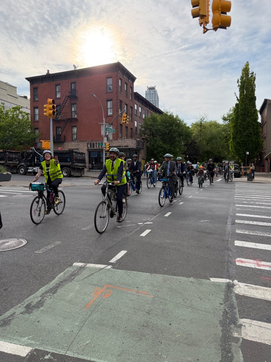 vinbarone's tweet photo. Build the Bergen and Dean streets bike boulevards? On it. https://t.co/Tmtpg7ihhO https://t.co/unjag64lVZ