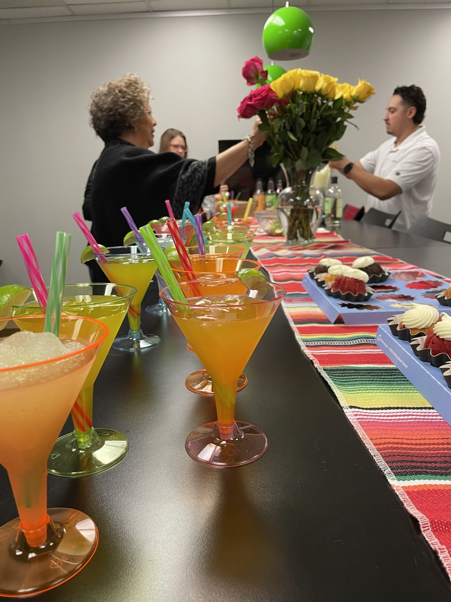 FocusOneNow's tweet photo. What says Happy Mother’s Day more than flowers?
Tacos. 🌮💐

Yesterday we celebrated moms early with tacos, margaritas, and good times at our Cinco de Mayo celebration. ❤️ #MothersDay #CincoDeMayo https://t.co/TWxXtSiJpa