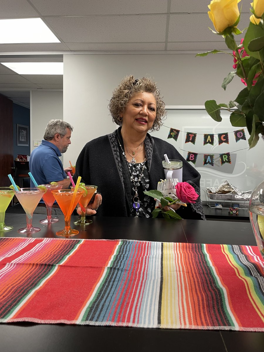 FocusOneNow's tweet photo. What says Happy Mother’s Day more than flowers?
Tacos. 🌮💐

Yesterday we celebrated moms early with tacos, margaritas, and good times at our Cinco de Mayo celebration. ❤️ #MothersDay #CincoDeMayo https://t.co/TWxXtSiJpa